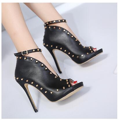 CHYLEANNA  Fancy Buckle Pumps