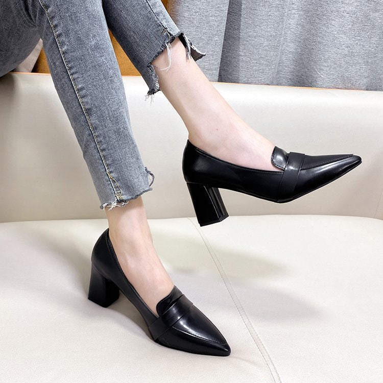 CHYLEANNA  Vintage Black Boat Pumps