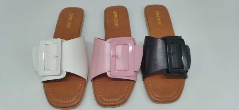 CHYLEANNA  Flat Square Flip Flops