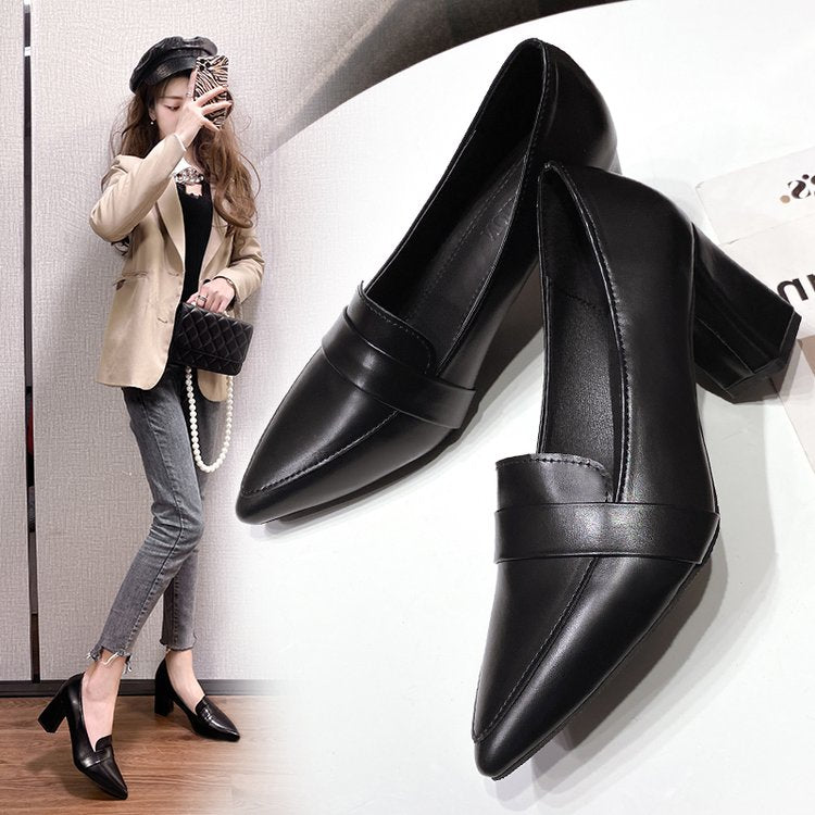 CHYLEANNA  Vintage Black Boat Pumps