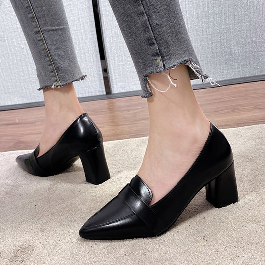 CHYLEANNA  Vintage Black Boat Pumps